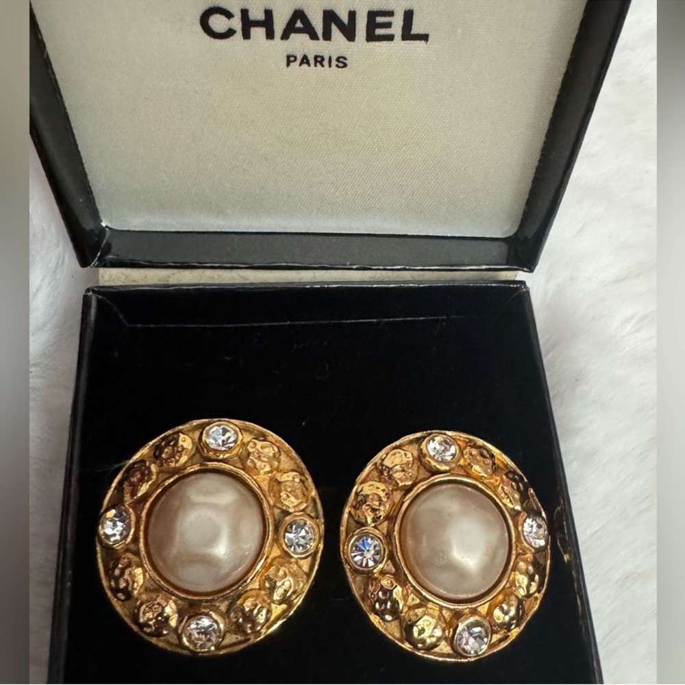 CHANEL Gold and Cream Pearl Clip On Earrings